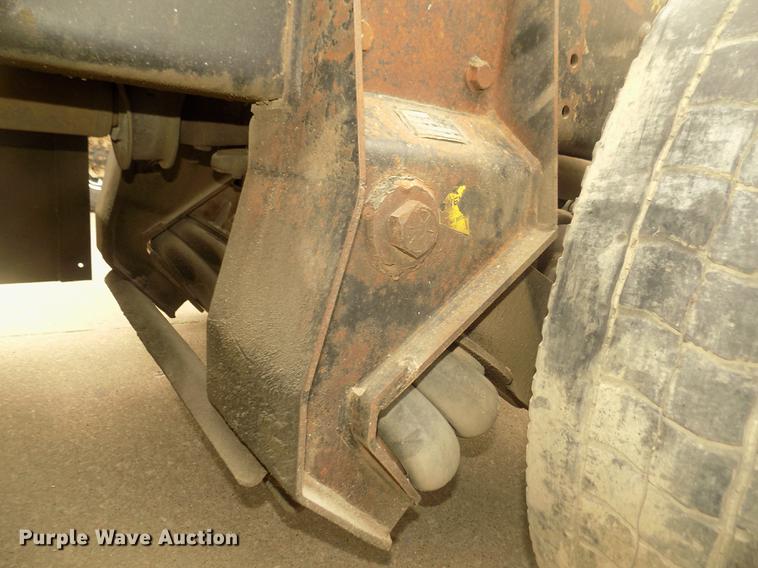 image for item DD2798 2001 Sterling A9500 semi truck