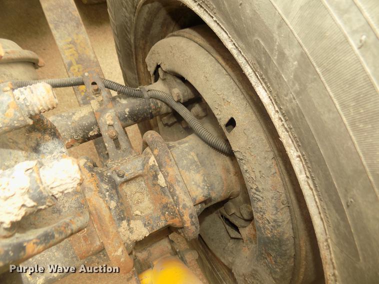 image for item DD2798 2001 Sterling A9500 semi truck