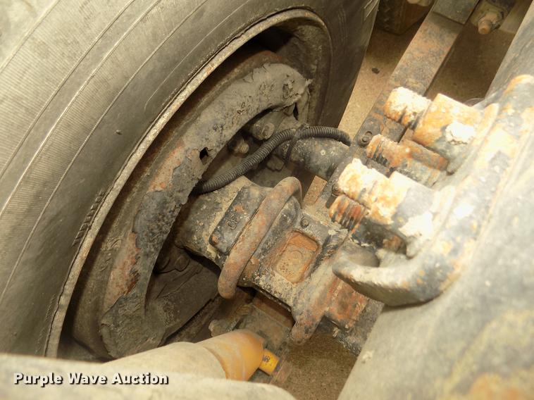 image for item DD2798 2001 Sterling A9500 semi truck