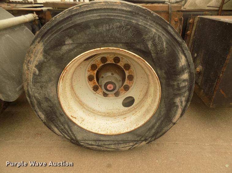 image for item DD2798 2001 Sterling A9500 semi truck