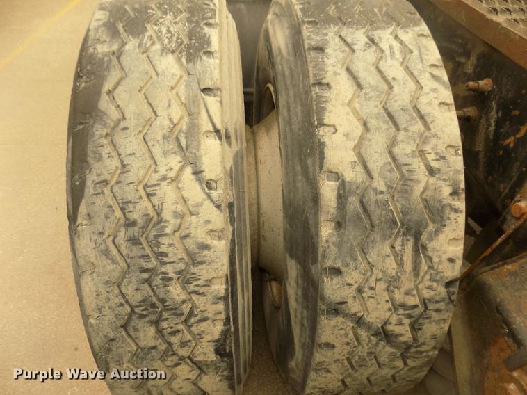 image for item DD2798 2001 Sterling A9500 semi truck