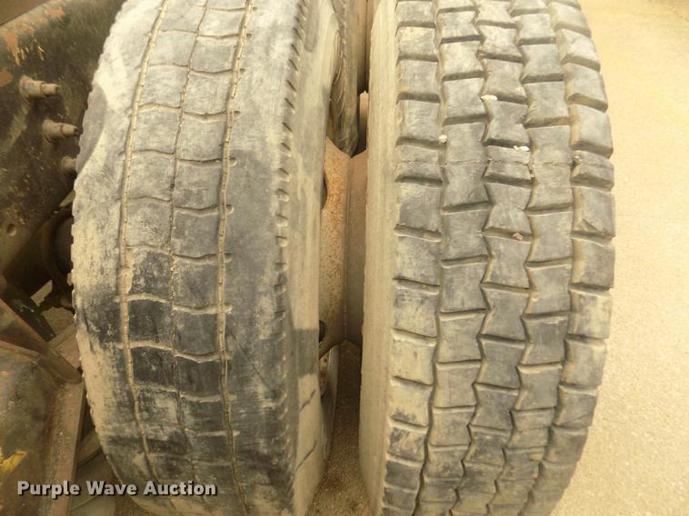 image for item DD2798 2001 Sterling A9500 semi truck