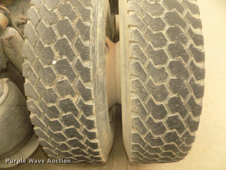 image for item DD2798 2001 Sterling A9500 semi truck