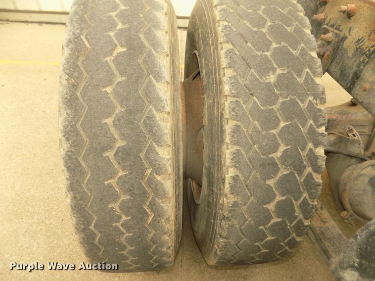 image for item DD2798 2001 Sterling A9500 semi truck