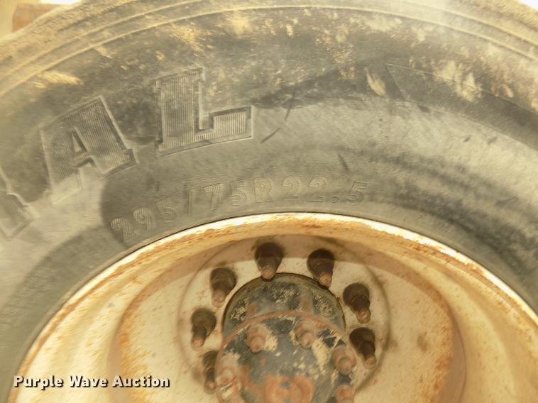 image for item DD2798 2001 Sterling A9500 semi truck