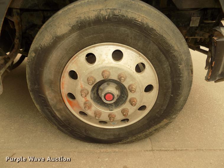 image for item DD2798 2001 Sterling A9500 semi truck