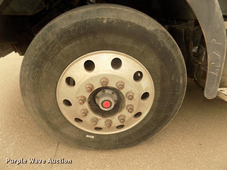 image for item DD2798 2001 Sterling A9500 semi truck