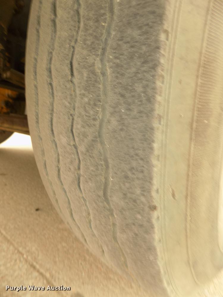 image for item DD2798 2001 Sterling A9500 semi truck