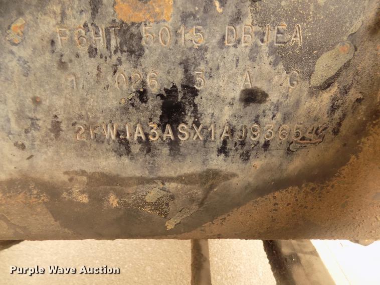 image for item DD2798 2001 Sterling A9500 semi truck