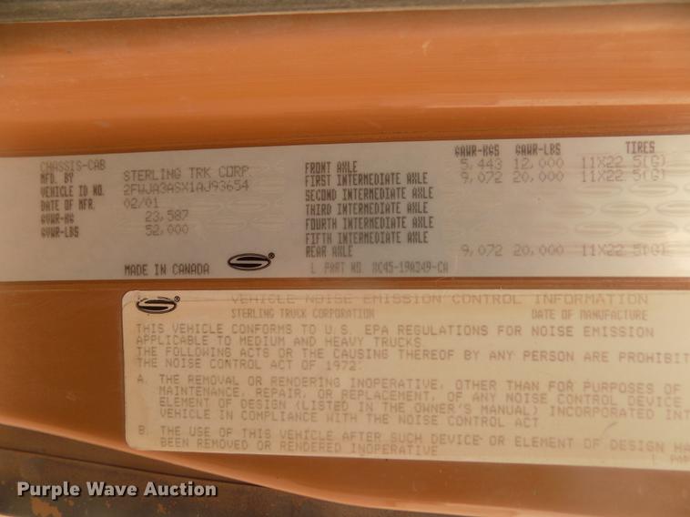 image for item DD2798 2001 Sterling A9500 semi truck