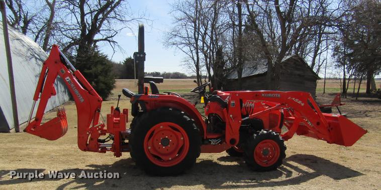 image for item DD8761 2013 Kubota L3200 HFWD tractor