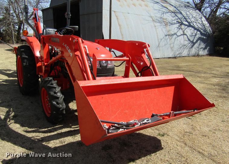 image for item DD8761 2013 Kubota L3200 HFWD tractor