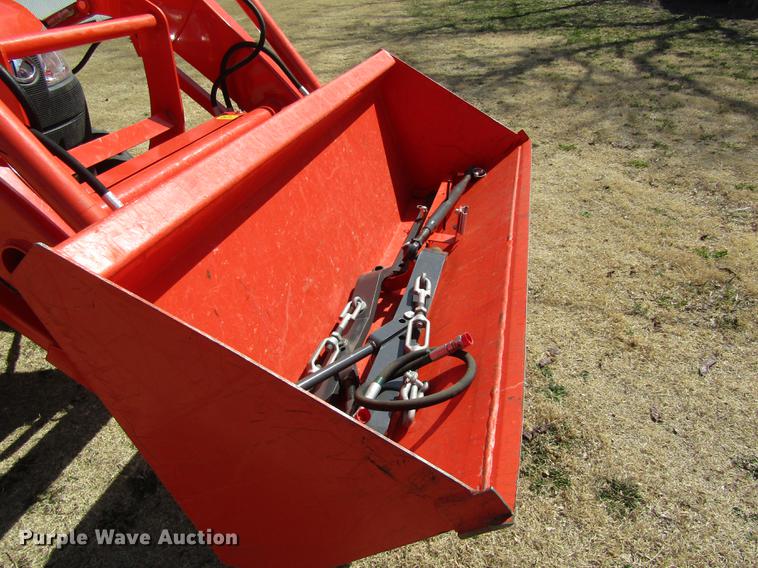 image for item DD8761 2013 Kubota L3200 HFWD tractor