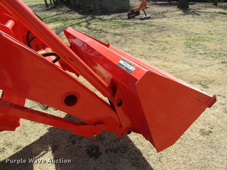 image for item DD8761 2013 Kubota L3200 HFWD tractor