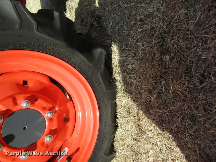 image for item DD8761 2013 Kubota L3200 HFWD tractor