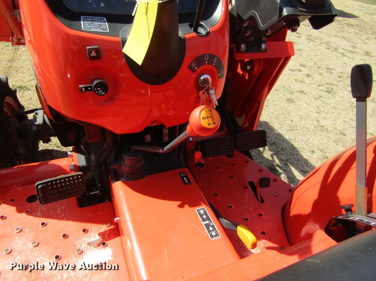 image for item DD8761 2013 Kubota L3200 HFWD tractor