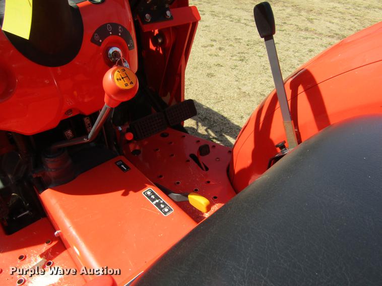 image for item DD8761 2013 Kubota L3200 HFWD tractor