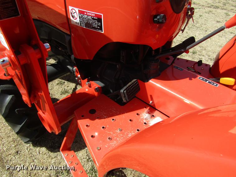 image for item DD8761 2013 Kubota L3200 HFWD tractor