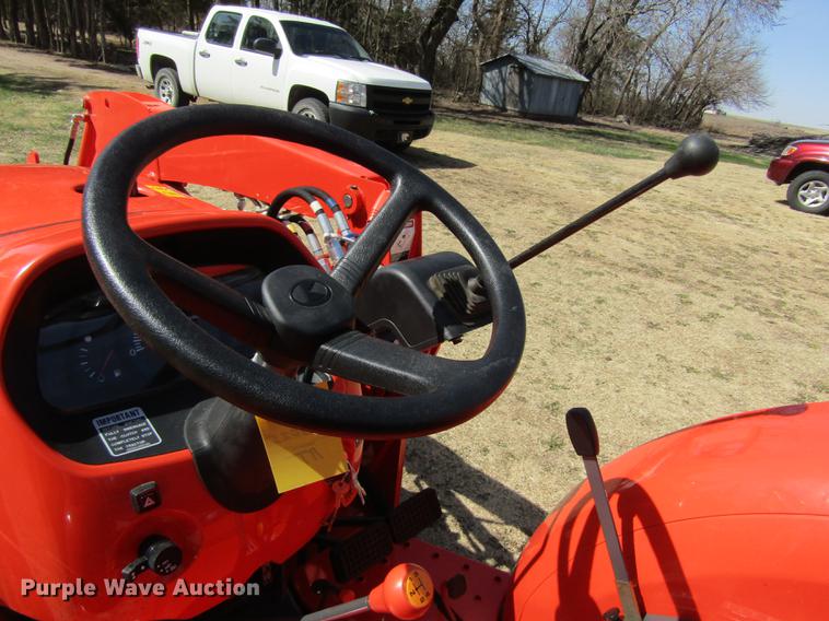 image for item DD8761 2013 Kubota L3200 HFWD tractor