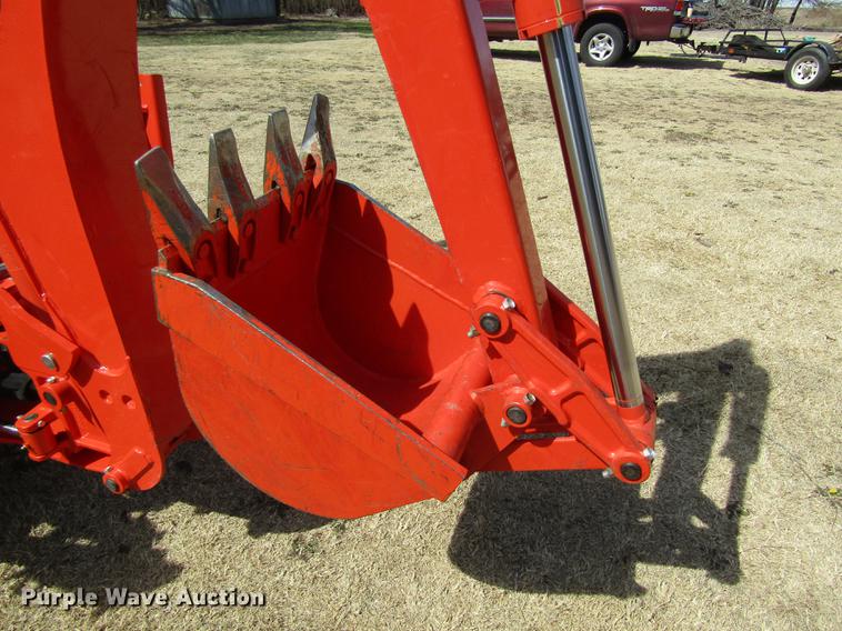 image for item DD8761 2013 Kubota L3200 HFWD tractor