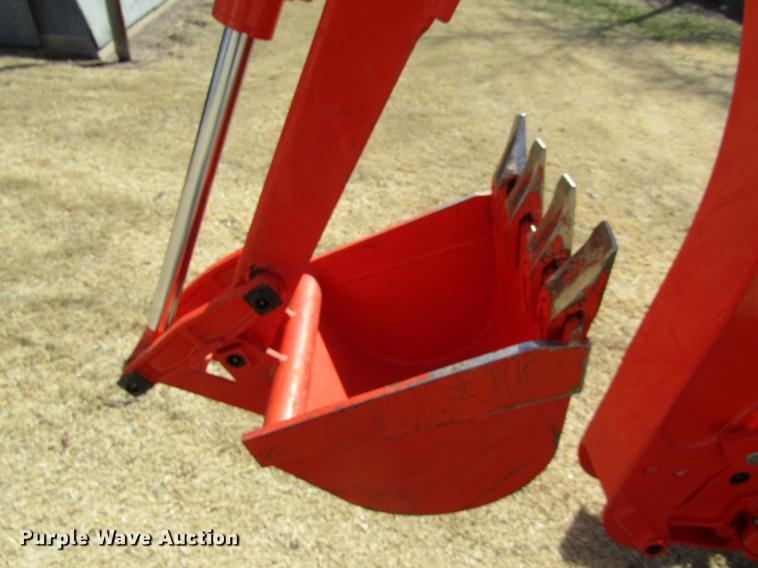 image for item DD8761 2013 Kubota L3200 HFWD tractor