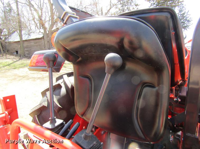 image for item DD8761 2013 Kubota L3200 HFWD tractor