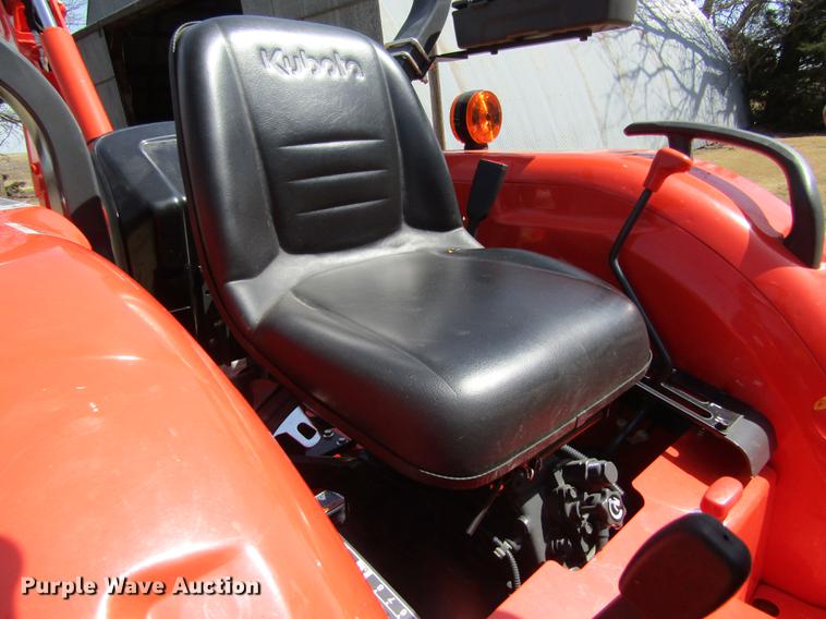 image for item DD8761 2013 Kubota L3200 HFWD tractor