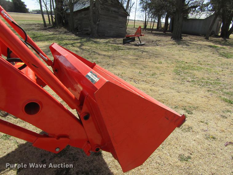 image for item DD8761 2013 Kubota L3200 HFWD tractor