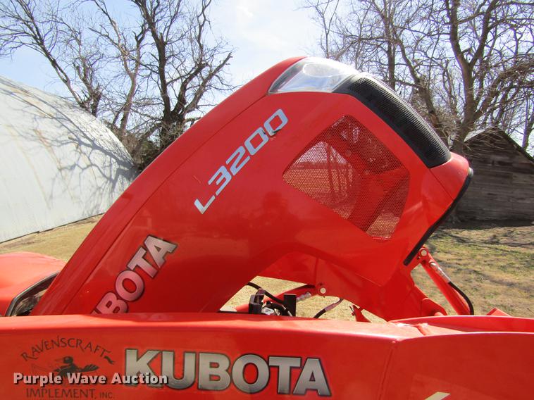 image for item DD8761 2013 Kubota L3200 HFWD tractor
