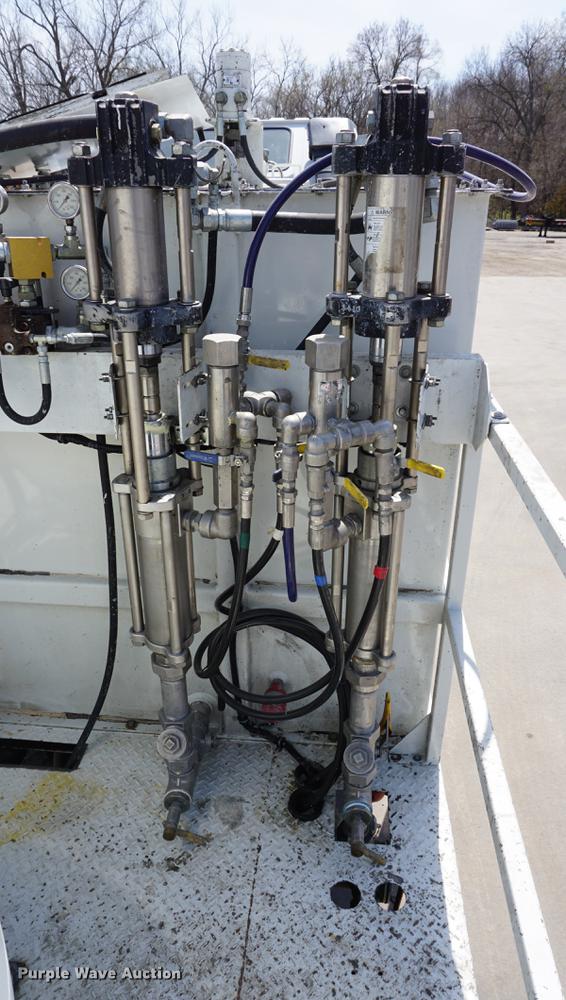 image for item DE3313 1998 Chevrolet T7500 paint striper truck