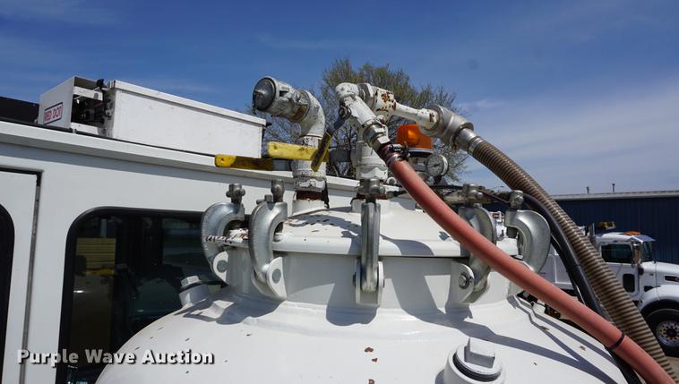 image for item DE3313 1998 Chevrolet T7500 paint striper truck