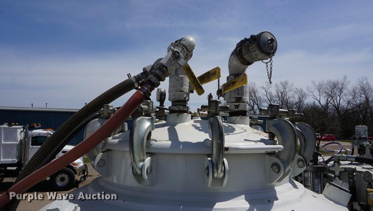 image for item DE3313 1998 Chevrolet T7500 paint striper truck