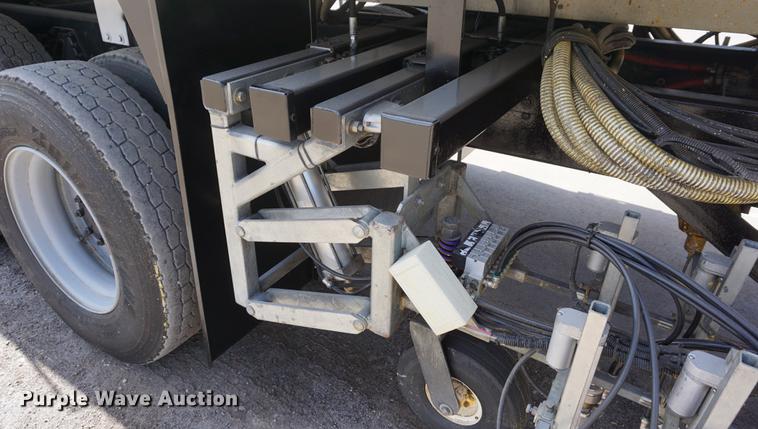 image for item DE3313 1998 Chevrolet T7500 paint striper truck