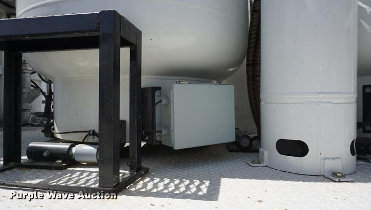 image for item DE3313 1998 Chevrolet T7500 paint striper truck