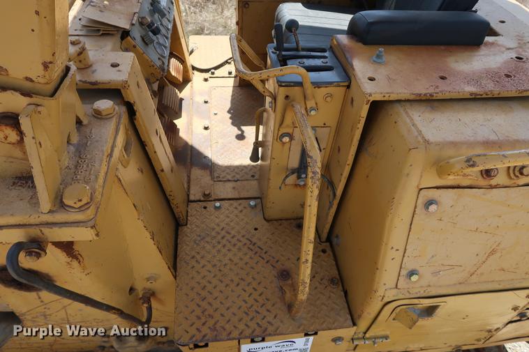 image for item DF3648 1980 Caterpillar 977L track loader