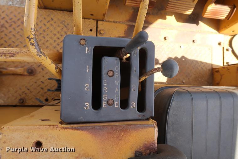 image for item DF3648 1980 Caterpillar 977L track loader