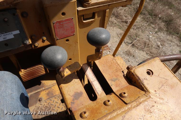 image for item DF3648 1980 Caterpillar 977L track loader