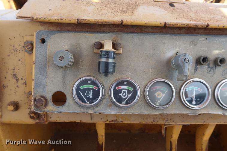 image for item DF3648 1980 Caterpillar 977L track loader