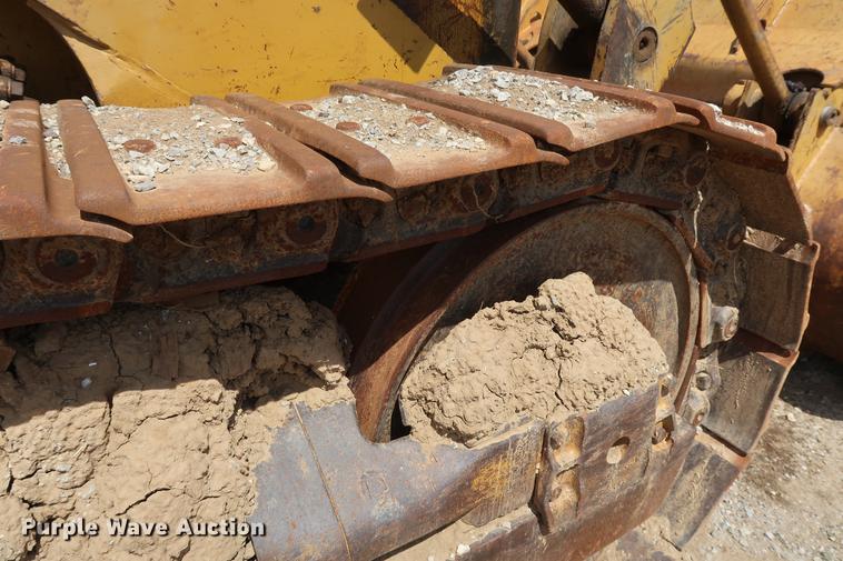 image for item DF3648 1980 Caterpillar 977L track loader