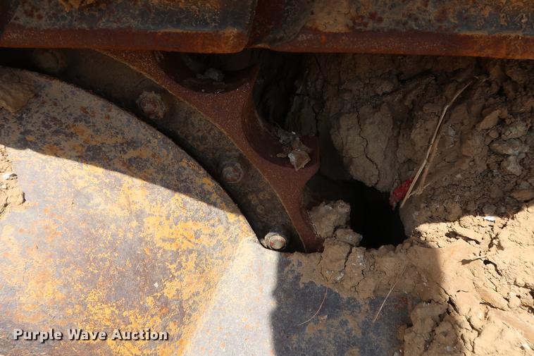 image for item DF3648 1980 Caterpillar 977L track loader