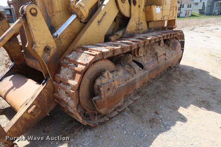 image for item DF3648 1980 Caterpillar 977L track loader