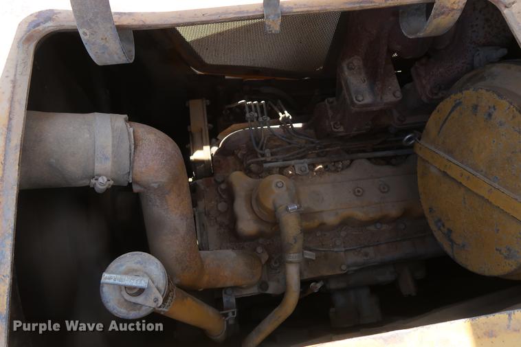 image for item DF3648 1980 Caterpillar 977L track loader