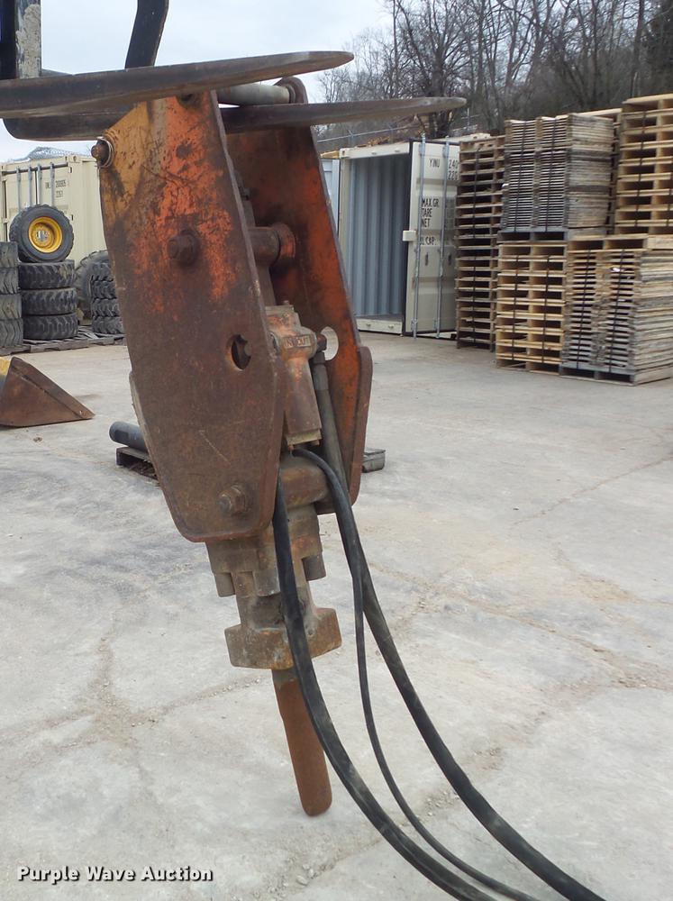 image for item DM9981 NPK H-4XE breaker