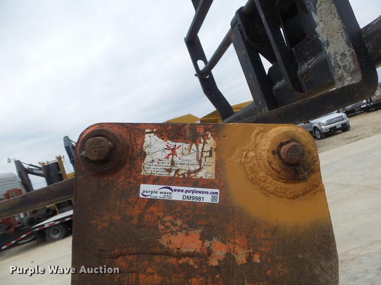 image for item DM9981 NPK H-4XE breaker