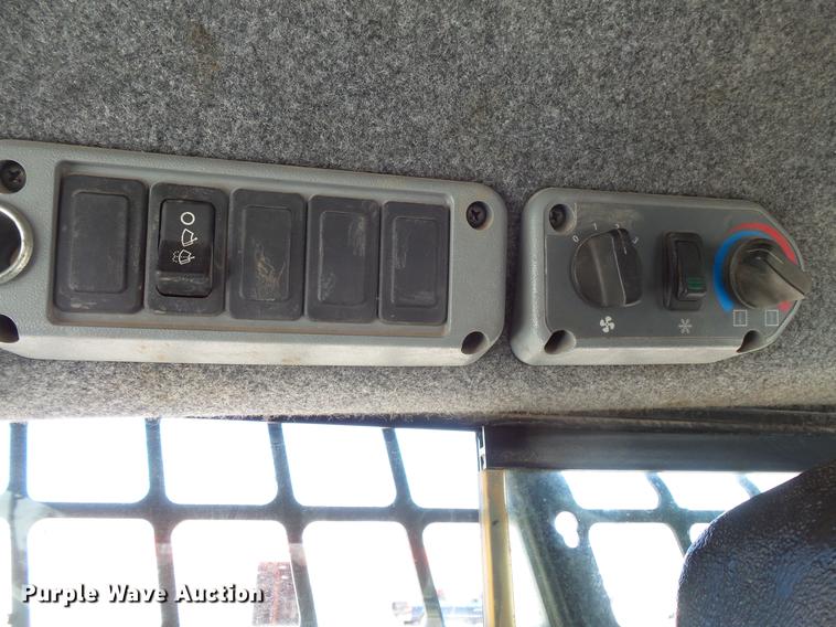 image for item DV9702 2012 Bobcat S185 skid steer