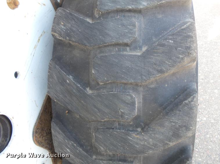 image for item DV9702 2012 Bobcat S185 skid steer