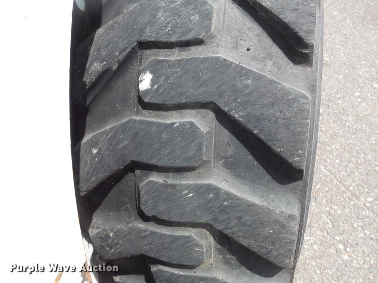 image for item DV9702 2012 Bobcat S185 skid steer