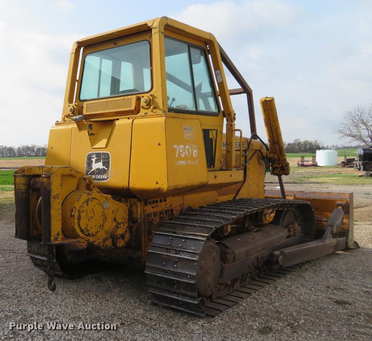 image for item EJ9541 1989 John Deere 750B dozer