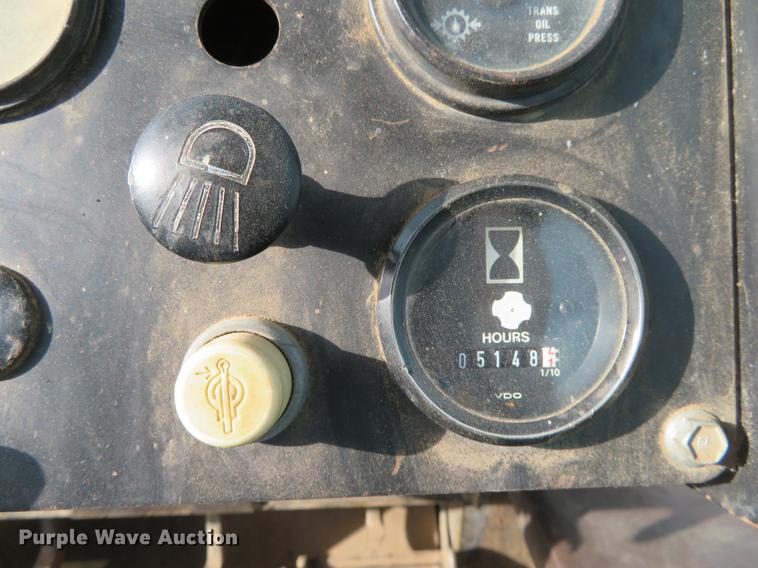 image for item EJ9541 1989 John Deere 750B dozer