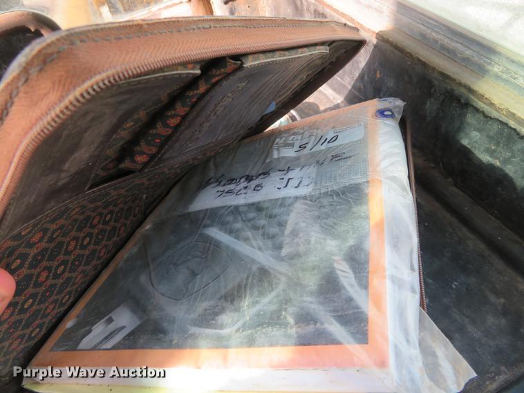 image for item EJ9541 1989 John Deere 750B dozer